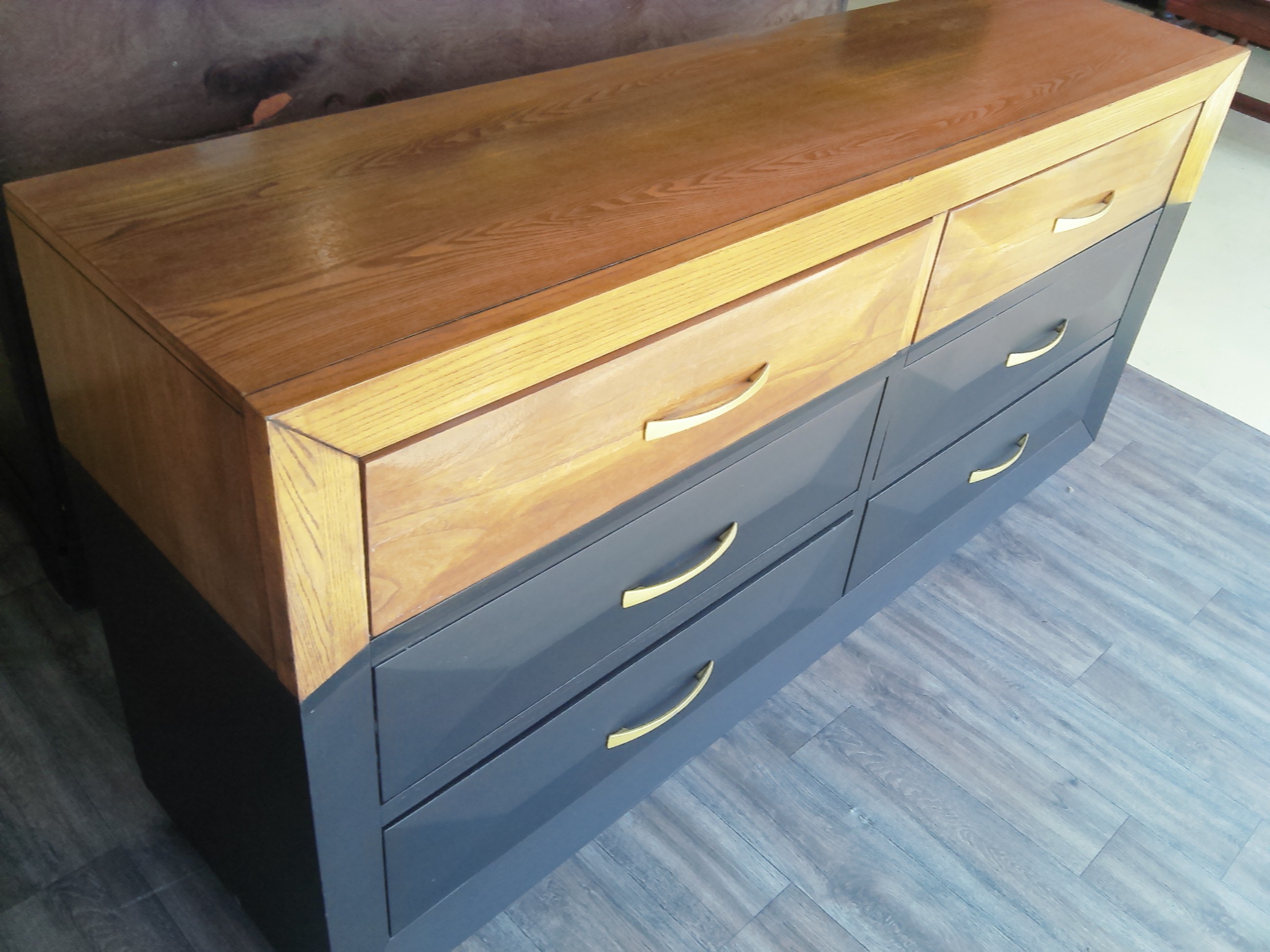 two-toned-black-and-wood-dresserZKdvn